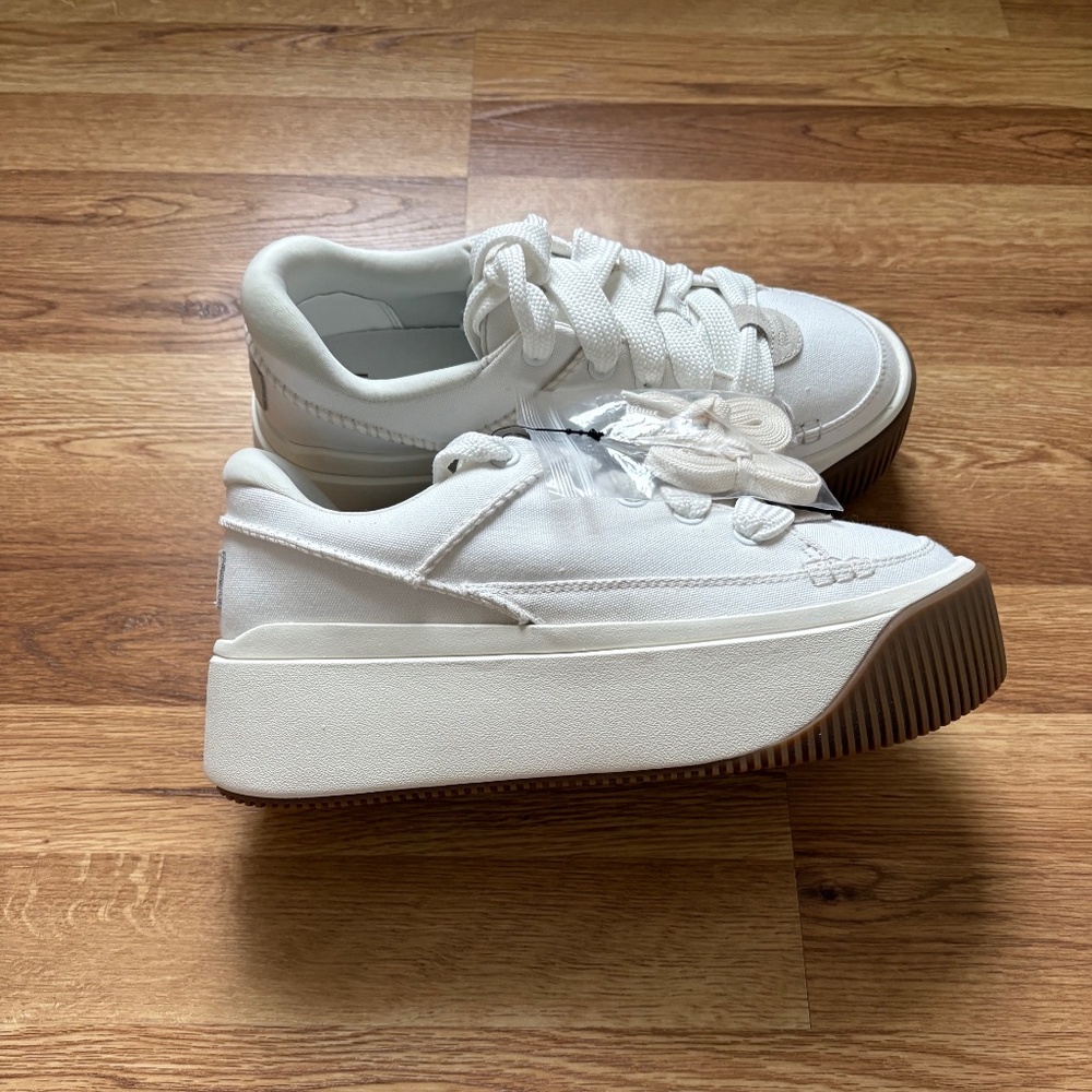 NWOT UGG Women’s EZ-Duzzit Platform Sneaker